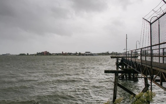 Siêu bão Ida đổ bộ vào Mỹ có sức gió mạnh hơn cả Katrina, sông Mississippi bị chảy ngược